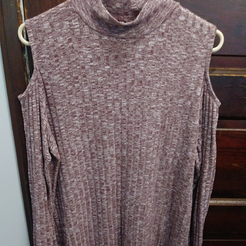 Maroon Heathered Cold Shoulder Top